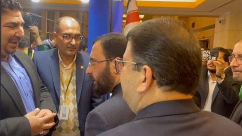  بازدید قائم‌مقام وزیر فرهنگ و ارشاد اسلامی از غرفه بانک سینا در جشنواره فیلم فجر