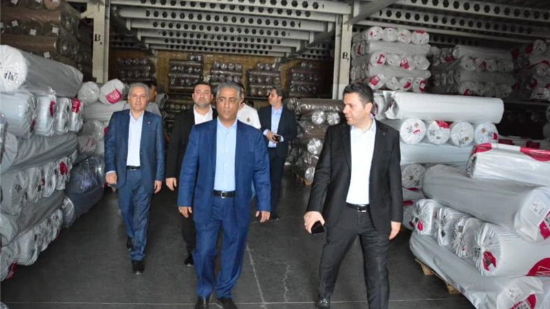 بازدید مدیرعامل بانك صنعت ومعدن از صنعت پیشران نساجی كشور؛ حمایت از شركت دانش‌بنیان و صادركننده برتر در حوزه تولید پارچه‌های رومبلی و پرده‌ای