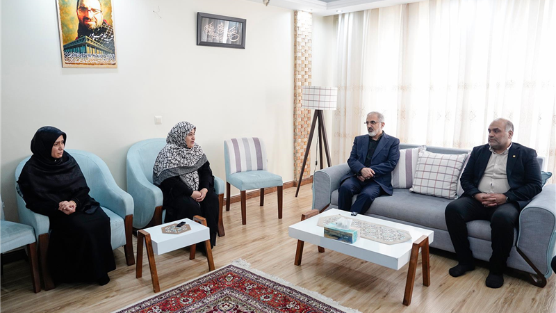 شهید «رجب‌پور» افتخار خانواده بانک مسکن است/ تجلیل از همسر و فرزندان شهید رسانه