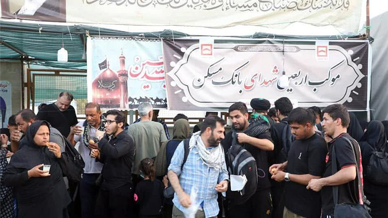 خدمات‌رسانی بانک مسکن به زائران اربعین حسینی با راه‌اندازی موکب‌ در مرزهای چذابه و شلمچه/ جلوه‌ای از تعهد اجتماعی بانک مسکن همزمان با پیاده‌روی بزرگ اربعین حسینی