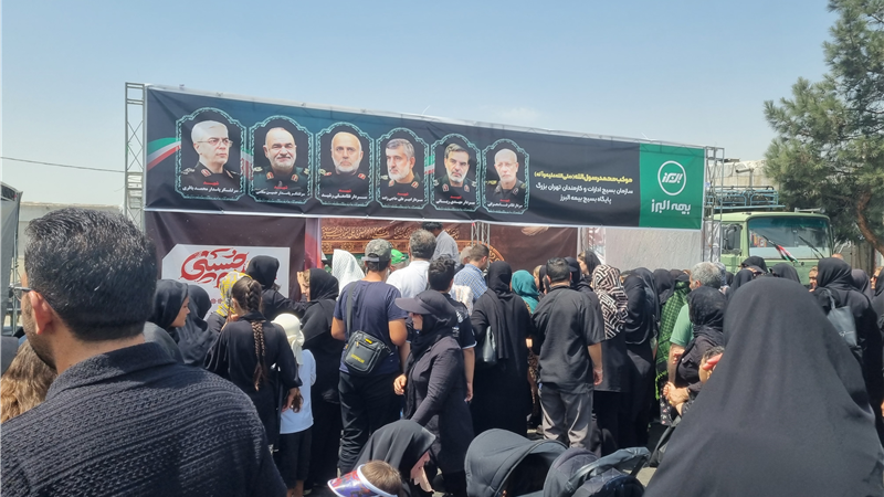 برپایی موکب خدمت رسانی بیمه البرز در مسیر راهپیمایی جاماندگان اربعین حسینی
