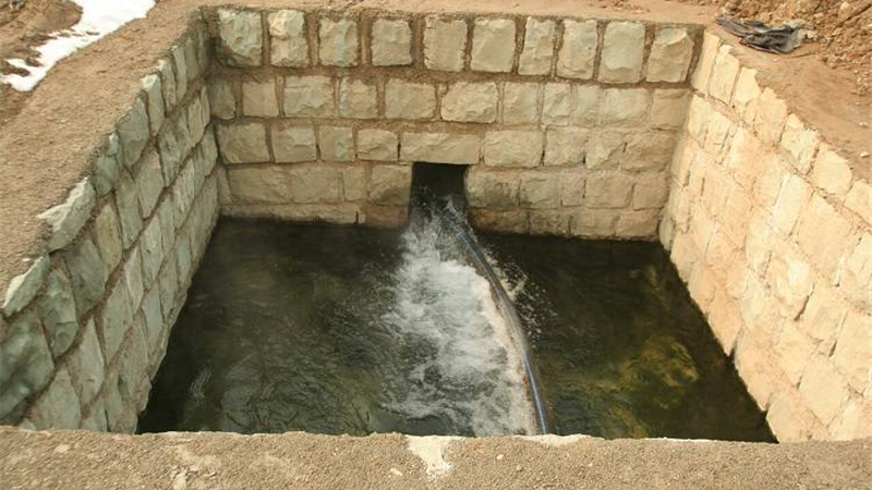 مهار آب قنوات منطقه ۲ برای آبیاری فضای سبز