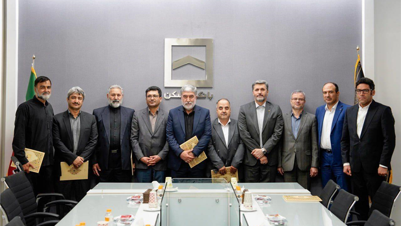 تجلیل از آزادگان بانک مسکن با حضور مدیران ارشد/ ضرورت مستندسازی خاطرات آزادگان
