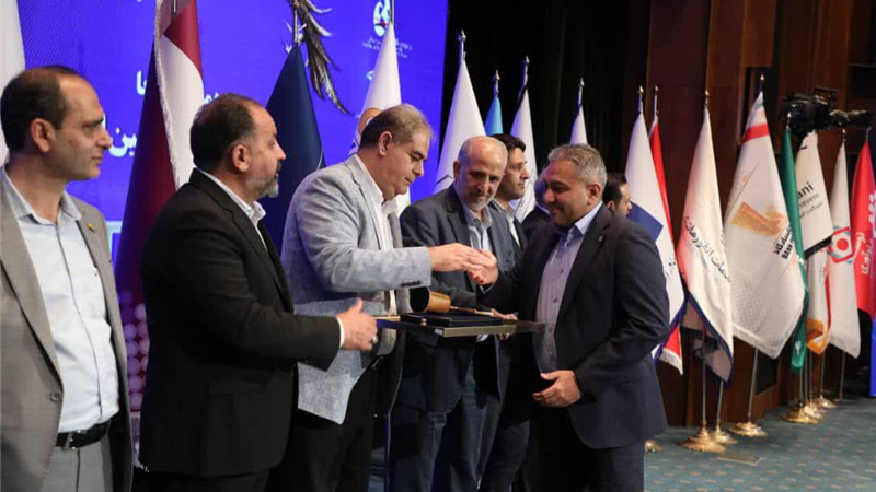 نشان عقاب طلایی مدیریت خلاق به مدیرعامل بانک سینا اعطا شد
