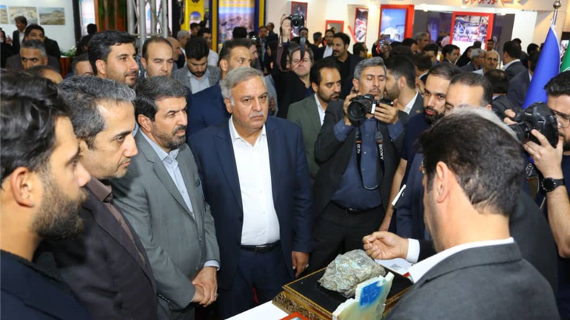 بازدید رئیس هیات عامل ایمیدرو، استاندار همدان و نمایندگان مجلس از غرفه مرکز تحقیقات یزد