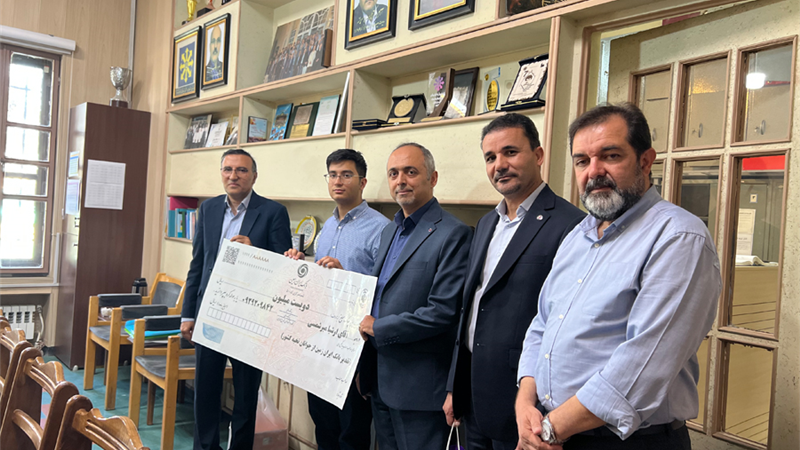 تقدیر بانک ایران‌زمین از دارنده مدال المپیاد جهانی نجوم