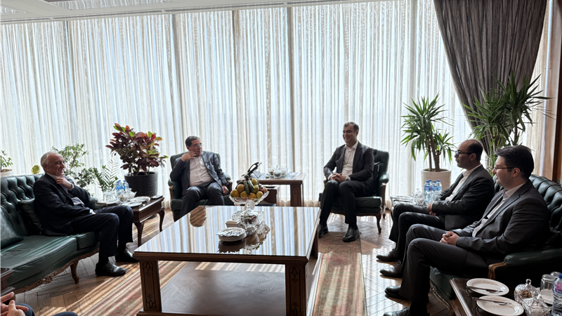 همکاری فرهنگی بیمه البرز و روزنامه دنیای اقتصاد با انتشار کتاب «سرانجام انسان طراز نوین»