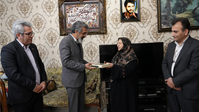 تکریم مقام خانواده‌های معظم شهدا در سازمان زمین‌شناسی و اکتشافات معدنی کشور