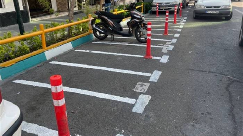 آزادسازی پیاده‌رو های منطقه ۲ با احداث پارکینگ موتور