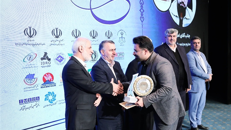 نشان عالی مدیر سال ۱۴۰۴ به امید کوهی رسید/ درخشش مجتمع پتاس خوروبیابانک