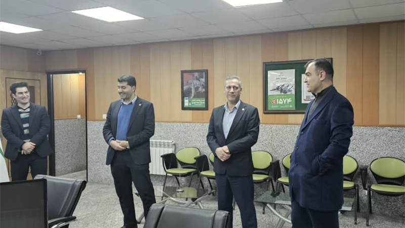 مدیرعامل بیمه البرز در بازدید سرزده از شعبه شهرکرد: رضایت مشتریان مؤثرترین تبلیغ است