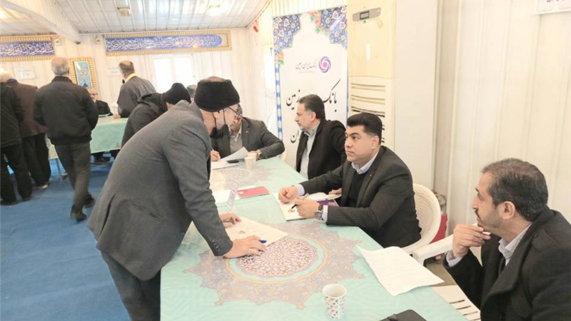 برپایی میز خدمت بانک ایران زمین در نماز جمعه تهران