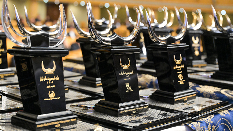  تندیس زرین شانزدهمین دوره «جایزه ملی مدیریت مالی ایران» به بانک پاسارگاد اهدا شد