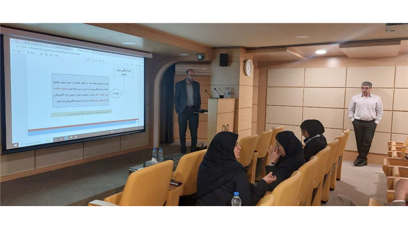 برگزاری جلسه آموزشی و هم اندیشی در مدیریت استانی بانك صنعت و معدن در اصفهان