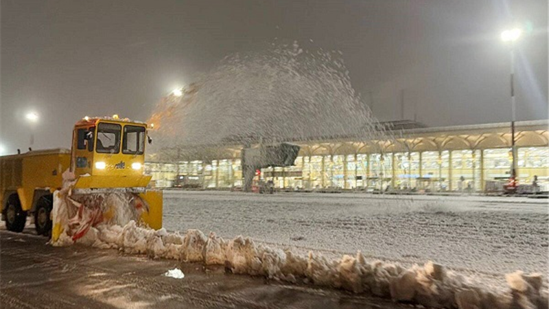 انجام گسترده عمليات زمستاني در ۱۸ فرودگاه کشور / مصرف بيش از ۱۵۸ تن مواد يخ‌زدا