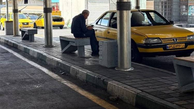 بهسازی پایانه تاکسیرانی شهید نظری با مبلمان بتنی جدید 