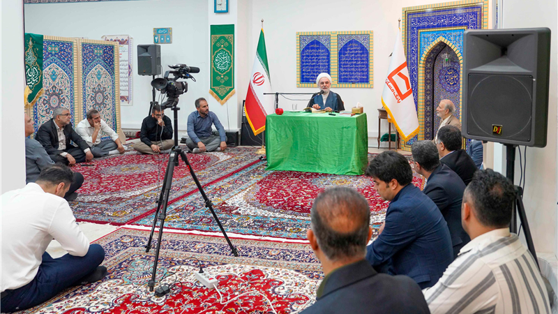  اسلام، کامل‌ترین آیین الهی و مسیر رستگاری بشریت/ برگزاری جلسه در محضر قرآن در بانک مسکن