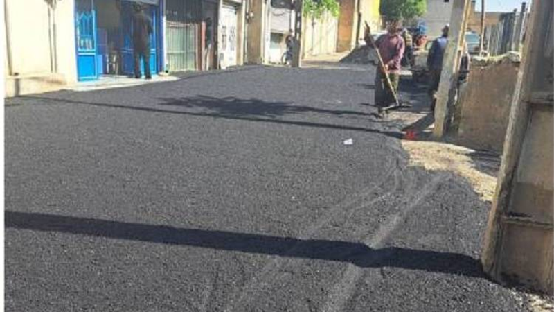 تکمیل عملیات بهسازی معابر محله فرحزاد با توزیع ۹۴۰ تُن آسفالت
