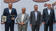  تندیس زرین چهاردهمین دورۀ جایزه مالی ایران به بانک پاسارگاد اهدا شد