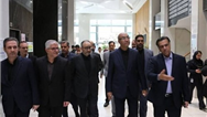 استاندار کرمانشاه به همراه دکتر پرتوافکنان عضو هیأت مدیره بانک سپه با حضور در بیمارستان حکیم از بخش‌های مختلف این مرکز درمانی بازدید کردند